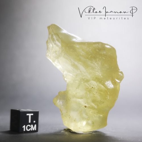 Libyan desert glass (LDG). Meteorite impact.